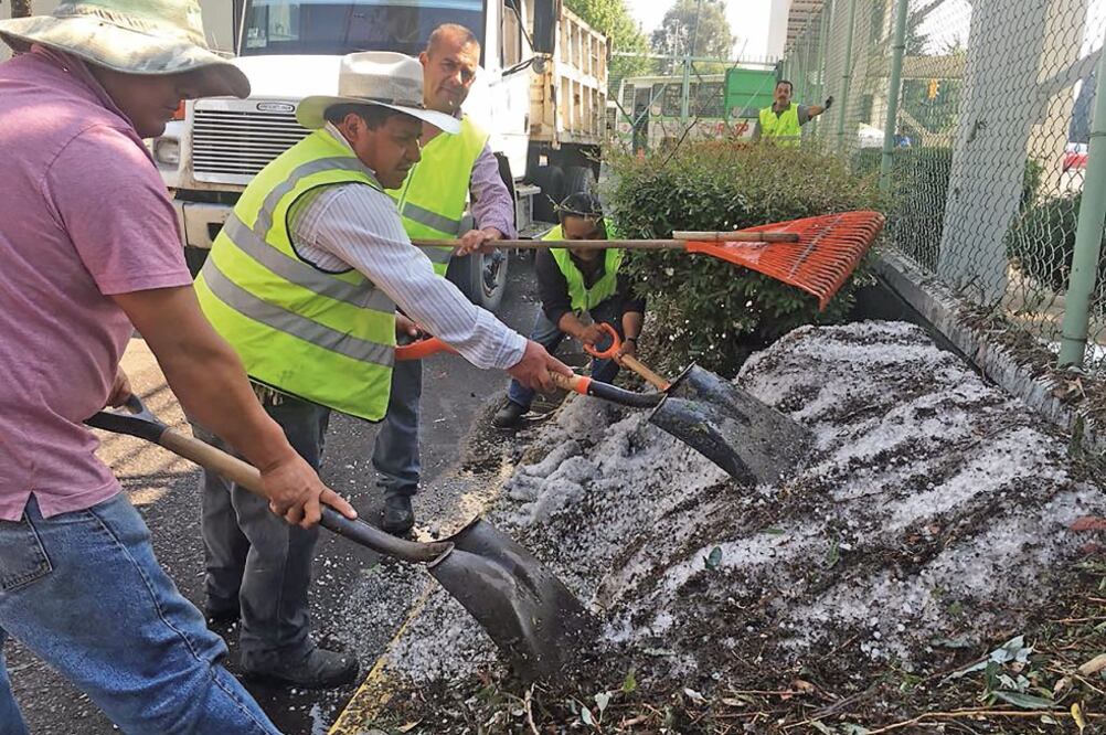 En la tromba del domingo 22 de abril cayeron unos 3 millones 600 mil kilos de granizo en la capital.