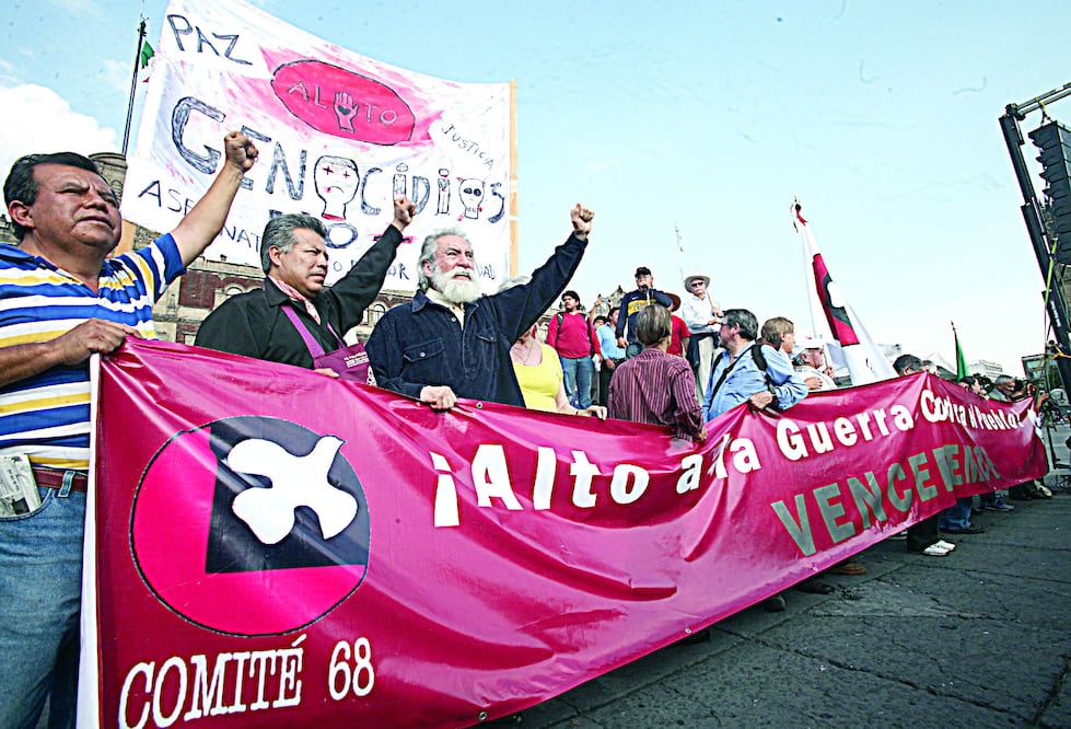 Integrantes del Comité del 68 encabezaron la marcha conmemorativa por los hechos ocurridos el 10 de junio de 1971 (VALENTE ROSAS / EL UNIVERSAL)
