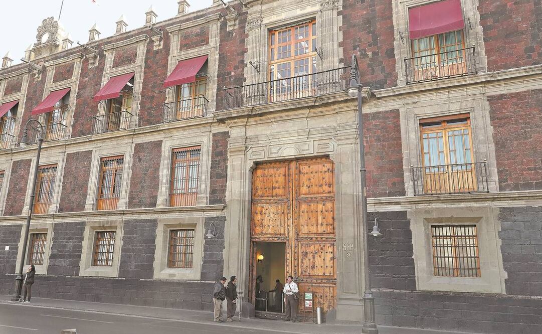 La SEP argumenta que los bienes a sustituir ya han cumplido con su vida útil. Foto: ARCHIVO EL UNIVERSAL