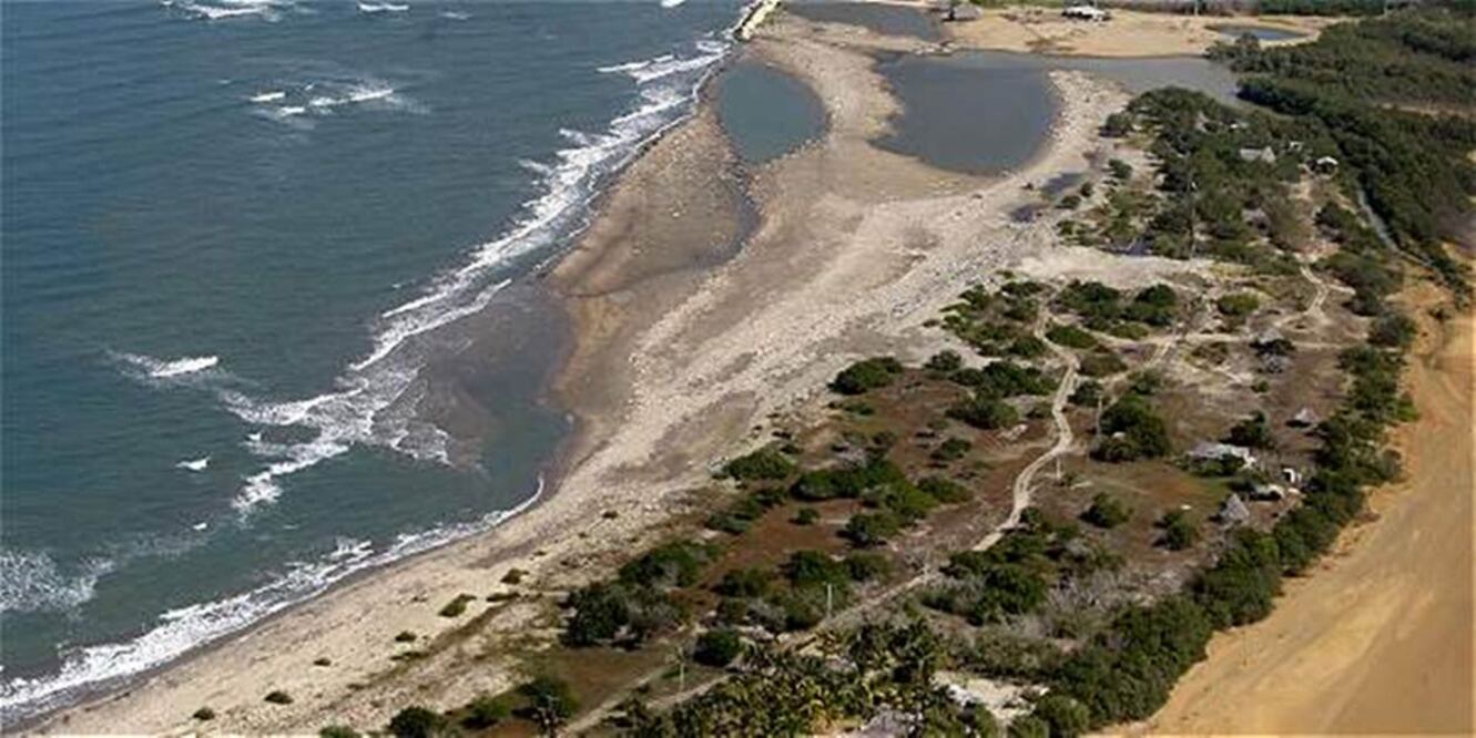 La aeronave accidentada ingresó ilegalmente al espacio aéreo colombiano desde Venezuela por lo que los aviones de la Fuerza Aérea la interceptaron e intentaron obligar a la tripulación a aterrizar, dijeron oficiales