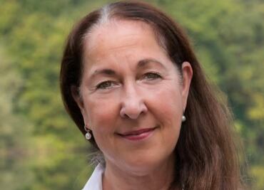 Alcaldesa apuñalada en Alemania fue atacada por su propia hija, reportan investigadores