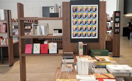 Obras clave de Andy Warhol debutan en Chile