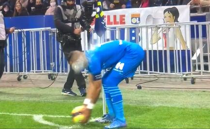 Payet recibió un botellazo y el Lyon vs Marsella fue interrumpido
