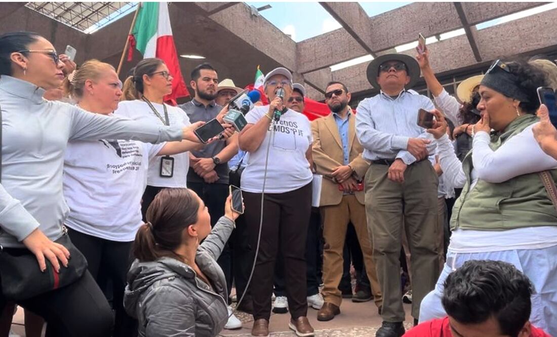 Al grito de ”¡Ni un paso atrás!”, trabajadores del Poder Judicial llegan a San Lázaro; piden audiencia a Jucopo | El Universal