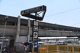 Persona queda atrapada entre tren y andén en Pantitlán de la Línea 9; Metro realiza corte energía para auxiliarla