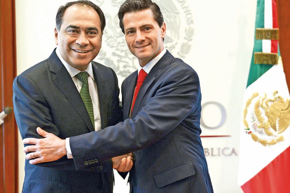 En la residencia oficial de Los Pinos, el presidente Enrique Peña Nieto se reunió con el gobernador electo de Guerrero, Héctor Astudillo Flores, a quien le extendió el apoyo del gobierno federal para acabar con el rezago social en la entidad (ESPECIAL)