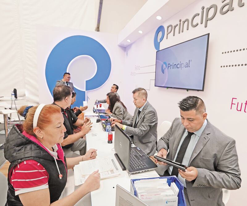 Cifras de la Consar indican que 50% de los trabajadores que se cambiaron de Afore, lo hicieron a otra con menores rendimientos. Foto: ARCHIVO EL UNIVERSAL