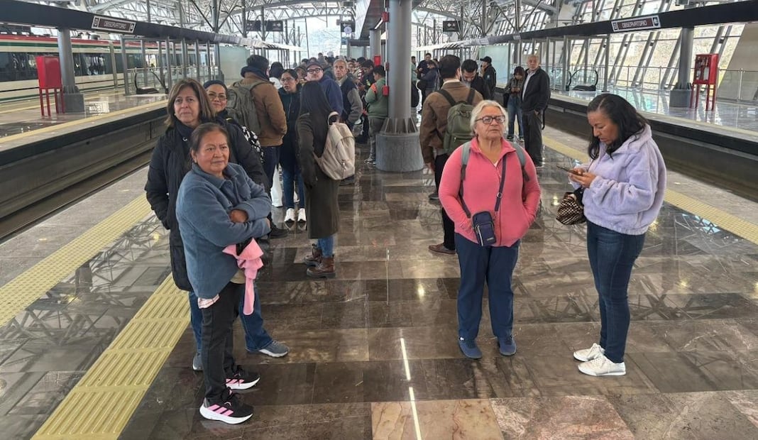 Usuarios prueban el Tren Interurbano El Insurgente; destacan ahorro de tiempo y costo. Foto: Santiago Cadena
