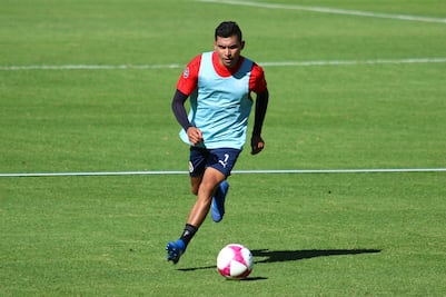 Las Chivas preparan salida de Orbelín Pineda