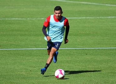 Las Chivas preparan salida de Orbelín Pineda