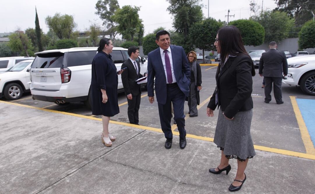 Gobernador de Oxaca, Salomón Jara llegando a reunión de CONAGO en el INE. Foto: INE