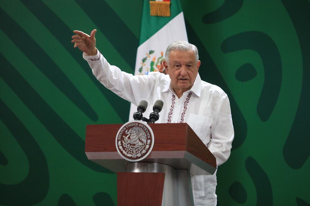 AMLO envía pésame por fallecimiento de Cristina Pacheco y anuncia que le dedicará sus actividades de hoy. Foto: Edwin Hernández / EL UNIVERSAL