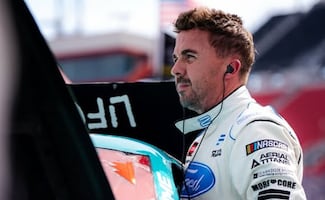 Frankie Muñiz protagoniza fuerte choque en NASCAR durante carrera con guiño a "Malcolm el de en medio"