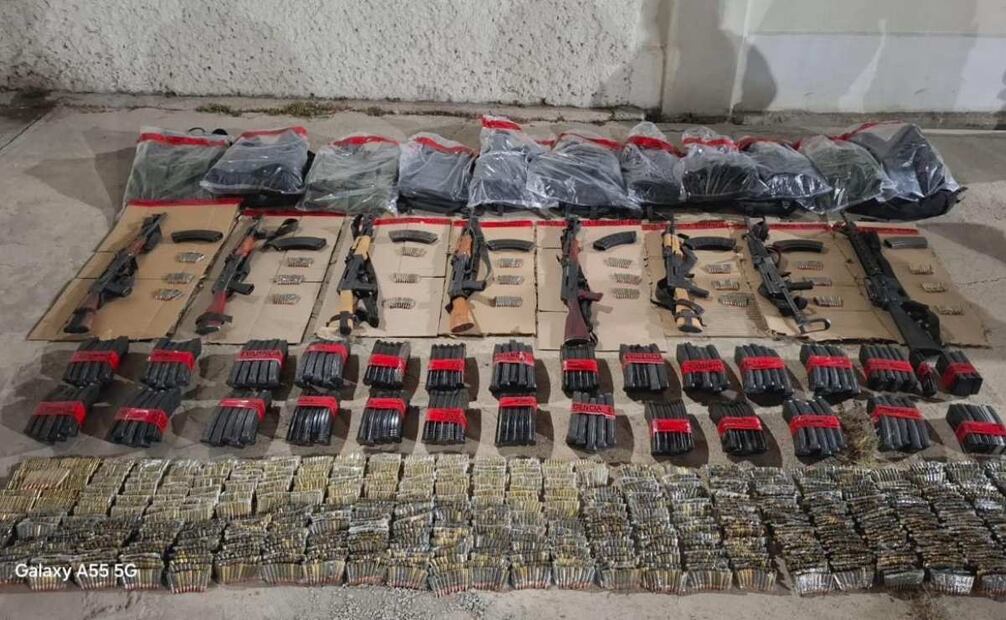 Detienen a hombre con arsenal y más de 6 mil balas en Chihuahua.
Foto: Especial.