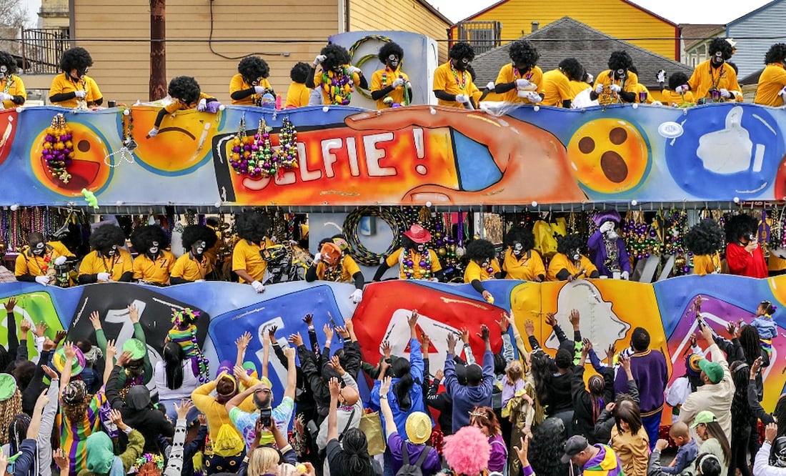 Nueva Orleans celebra el Mardi Gras con disfraces y festividades a pesar de amenazas de mal clima, el 4 de marzo de 2025. Foto: AP