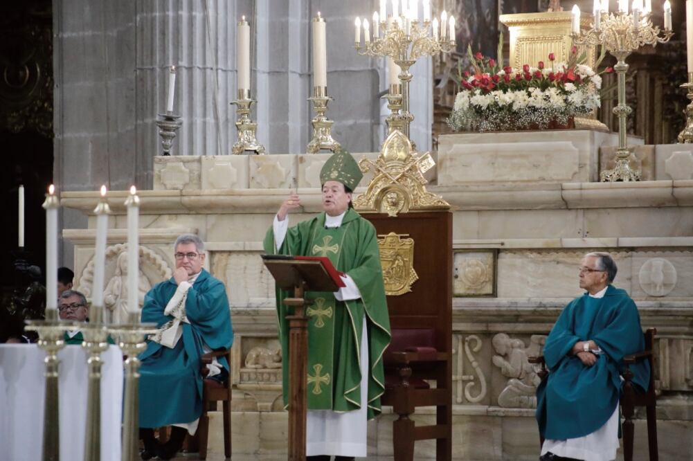 El cardenal Norberto Rivera Carrera celebró misa ayer en la Catedral Metropolitana de la Ciudad de México (ALEJANDRA LEYVA. EL UNIVERSAL)