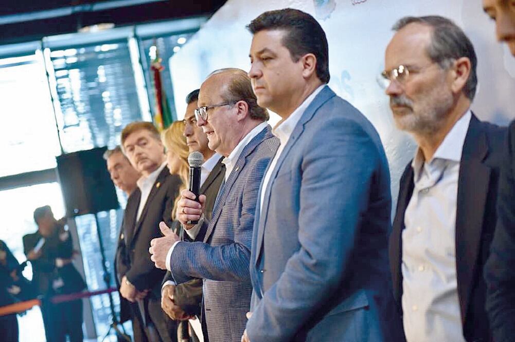 Al participar en la Tercera Reunión de Gobernadores Fronterizos, mandatarios estatales acordaron impulsar acciones promigrantes (CORTESÍA)