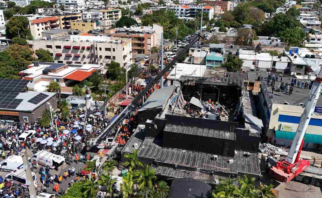Fotografía de los trabajos de rescate en la discoteca Jet Set este martes, en Santo Domingo (República Dominicana). Los fallecidos por el desplome del techo de la discoteca Jet Set en Santo Domingo esta madrugada se elevan ya a 44, mientras continúan las labores de rescate de las personas atrapadas entre los escombros, según los últimos datos facilitados por el Centro de Operaciones de Emergencias (COE). Foto: EFE