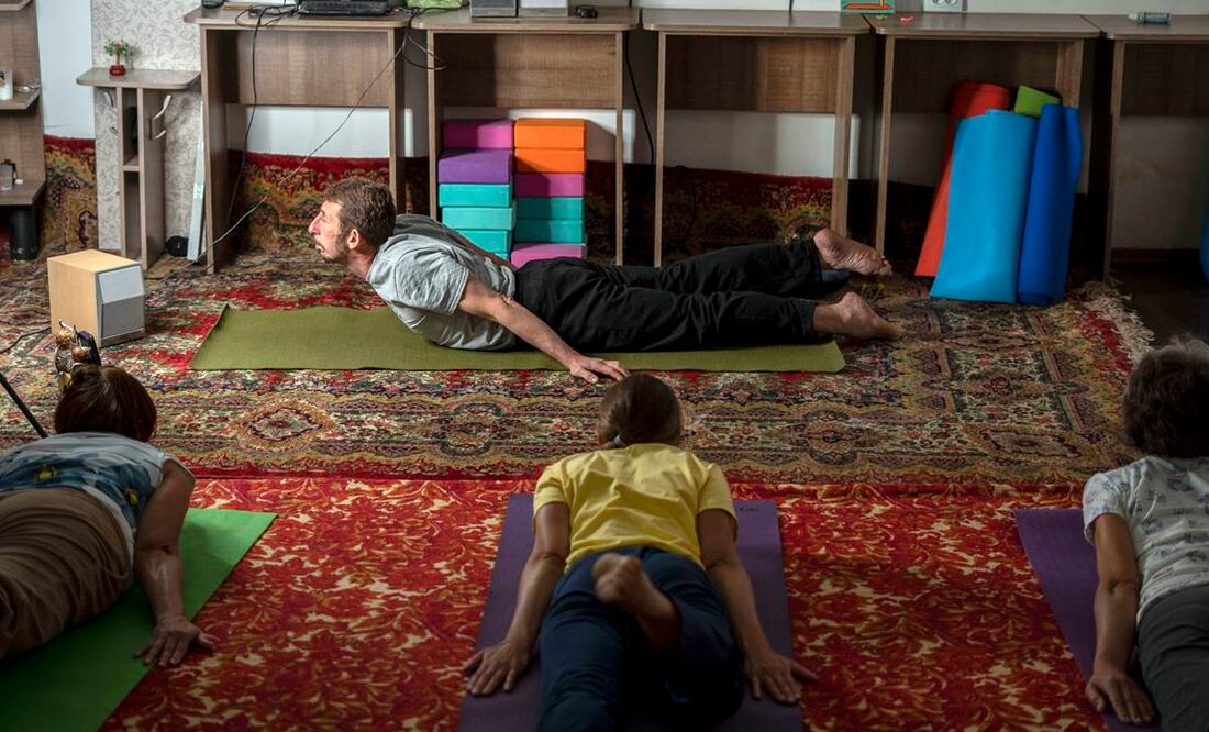Sesión de yoga en Kramatorsk, región Donetsk, Ucrania. Foto: AP