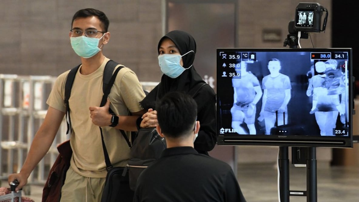 Los controles para la detección de Covid-19 en Singapur comienzan desde el Aeropuerto Internacional Changi (Foto: Getty Images)