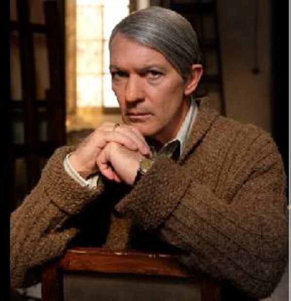 Antonio Banderas se rapa y se queda sin ceja para ser Pablo Picasso