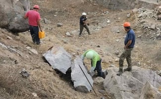 Desprendimiento de roca de 10 toneladas en Tlalnepantla alerta a Protección Civil; realizan acciones de mitigación de riesgos