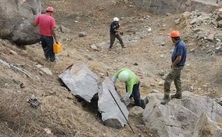 Desprendimiento de roca de 10 toneladas en Tlalnepantla alerta a Protección Civil; realizan acciones de mitigación de riesgos