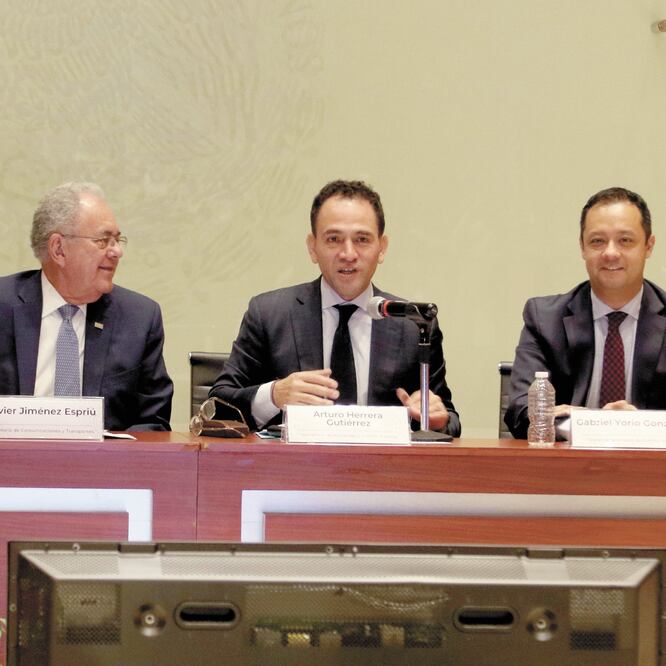 Arturo Herrera, titular de Hacienda, dijo que los recursos no impactarán en el presupuesto, pues se tenían en el Fondo Nacional de Infraestructura. CARLOS MEJÍA. EL UNIVERSAL