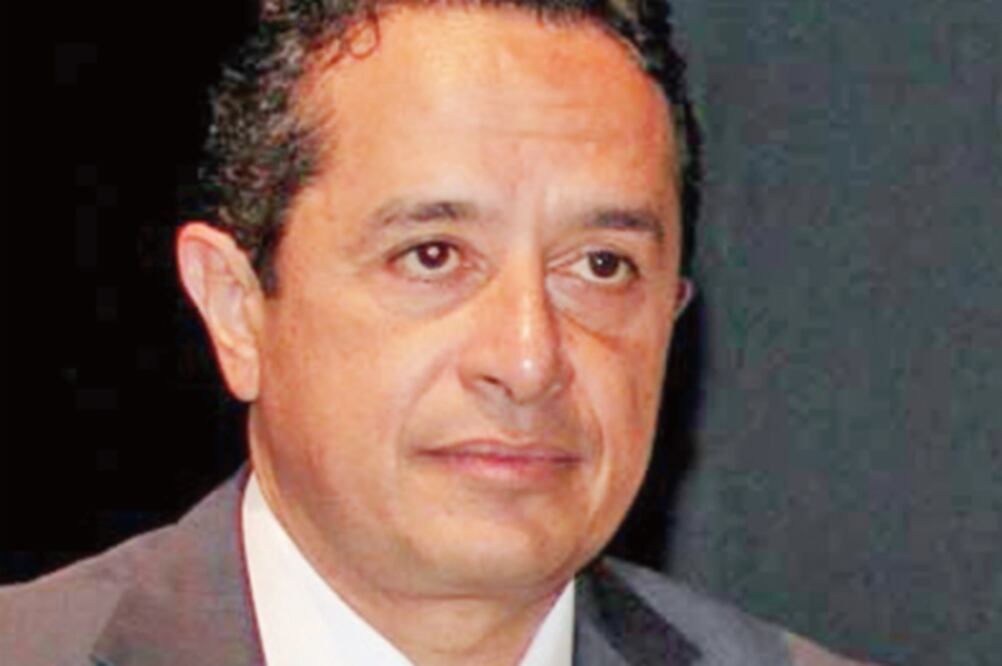 A equipo de Carlos Joaquín le falla la comunicación