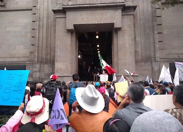 Protestan frente a la SCJN previo a informe del presidente de la Corte