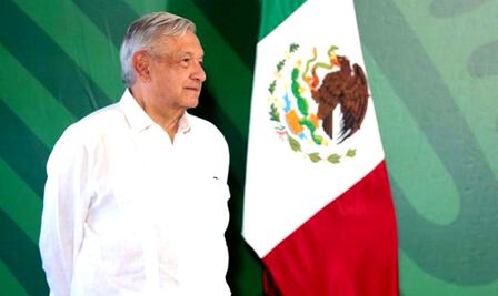 “Van haber acarreados” en marcha para defender a la 4T, dice con sarcasmo AMLO