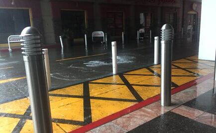 Agua brota de alcantarillas en Culiacán, Sinaloa