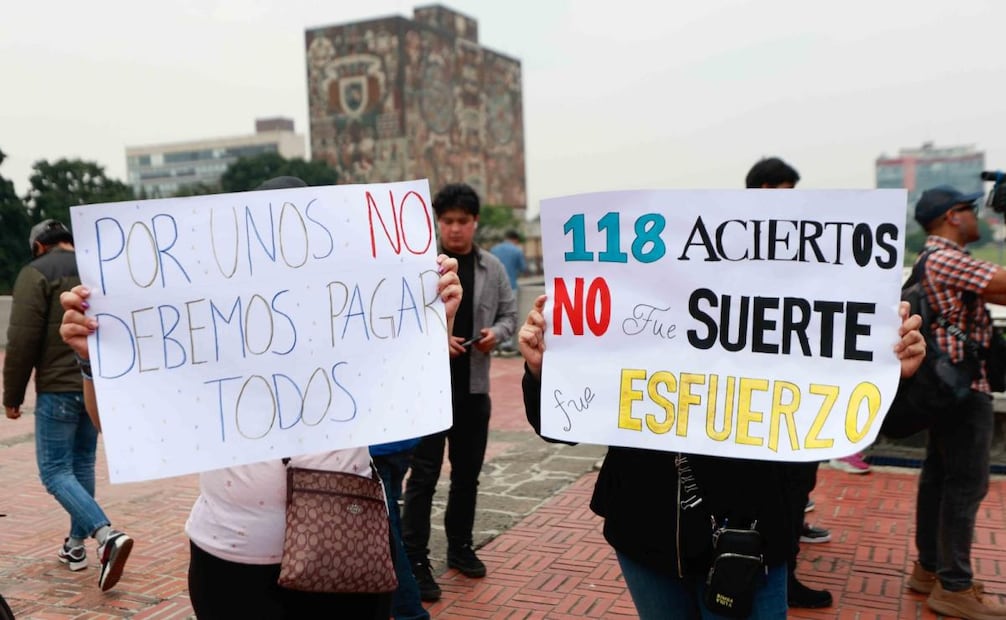 Aspirantes que aplicaron en línea el examen de admisición a la Universidad Nacional Autónoma de México (UNAM), se manifestaron en Ciudad Universitaria (CU) contra la repetición presencial de dicha prueba. Foto: Diego Simón Sánchez / EL UNIVERSAL
