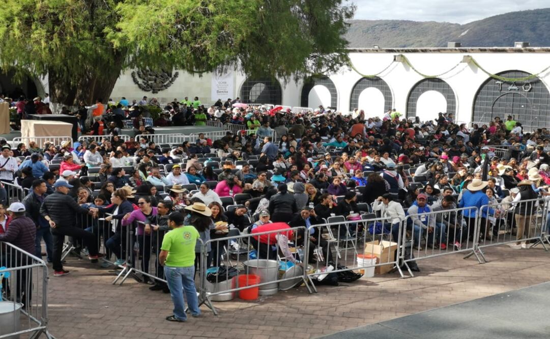 Los profesores de la región de la Sierra comenzaron a concentrarse a partir de las 8:00 horas. Foto: Edwin Hernández / EL UNIVERSAL