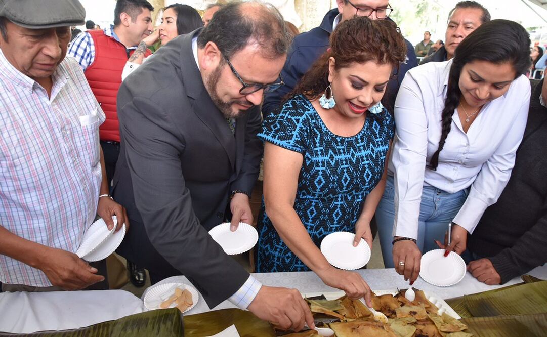 Durante la inauguración de la Feria del Tamal 2020 de Iztapalapa, se presentó un tamal de 10 metros de largo, el más grande de México / Tomada de Twitter @Alc_Iztapalapa