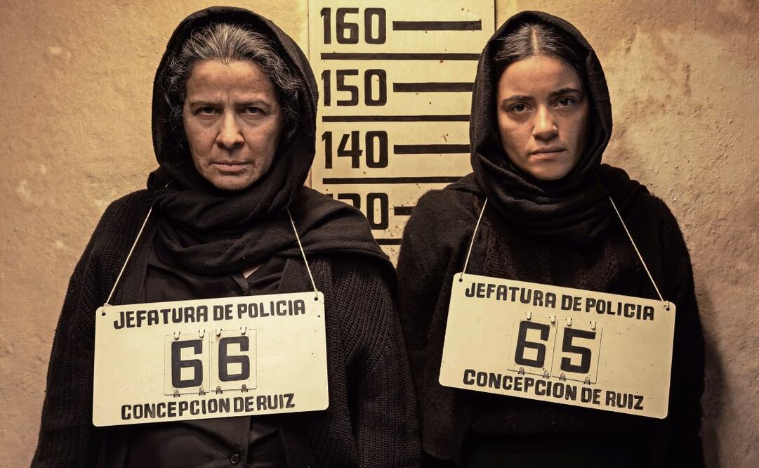Arcángela (Arcelia Ramírez) y Serafina (Paulina Gaitán) son las hermanas González Valenzuela, que desafiaron a su época como Las Poquianchis. Foto: Netflix