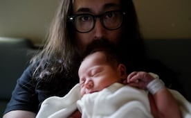 Nace el primer nieto de John Lennon: Sean Ono anuncia que se convierte en papá a los 50 años