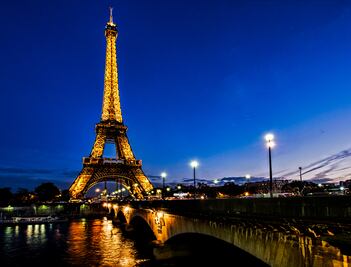 La Eiffel estará protegida con muros de cristal blindado