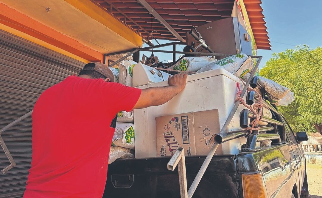 La violencia, desatada desde hace una semana por Los Viagras y el Cártel Jalisco Nueva Generación, obligó a huir a los habitantes de El Guayabo y El Alcalde, en Apatzingán. FOTO: CARLOS ARRIETA. EL UNIVERSAL