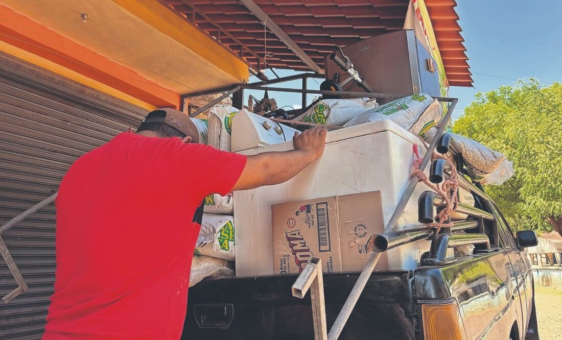 La violencia, desatada desde hace una semana por Los Viagras y el Cártel Jalisco Nueva Generación, obligó a huir a los habitantes de El Guayabo y El Alcalde, en Apatzingán. FOTO: CARLOS ARRIETA. EL UNIVERSAL