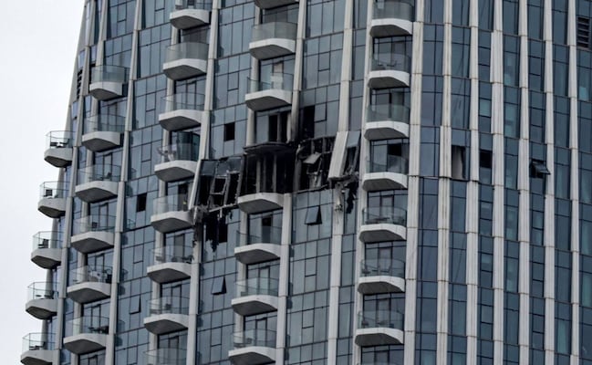 Dron se impacta contra edificio en Dubai y provoca incendio; no se reportan personas heridas