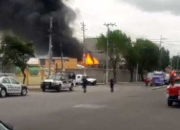 Incendio en Tultitlán moviliza cuerpos de emergencia