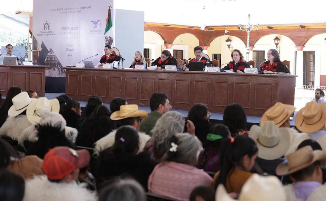 Ministros de la Corte realizan primera sesión extraordinaria en plaza pública de Chiapas (26/02/2026). Foto: Especial