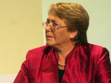 Bachelet visita a mujer a la que le sacaron los ojos