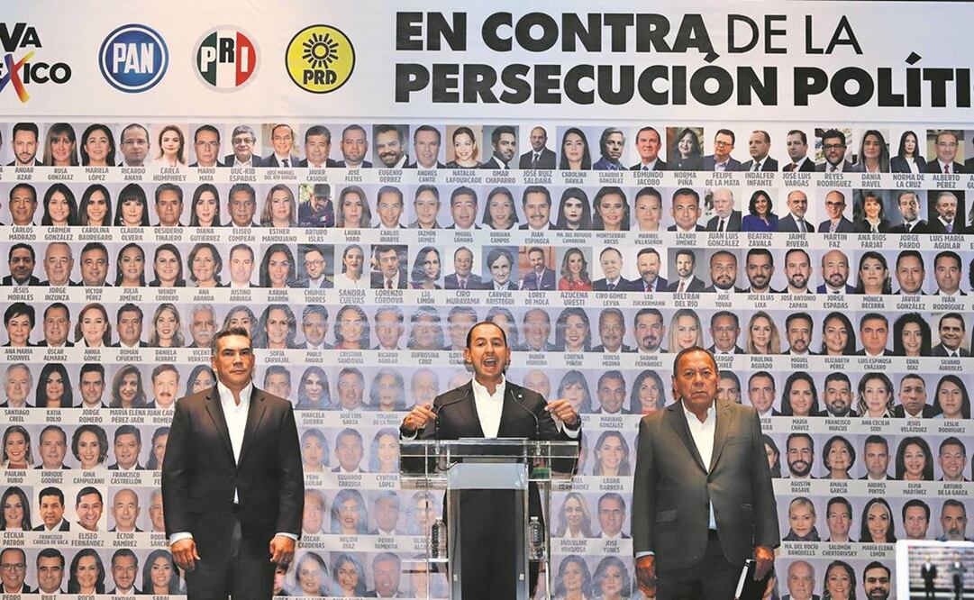 Los líderes del PRI, PAN y PRD presentaron un paredón con los rostros de más de 400 personas que presuntamente han sido atacadas por este gobierno. Foto: Berenice Fregoso/EL UNIVERSAL
