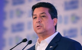 Juez ratifica bloqueo de cuentas bancarias a familiares de García Cabeza de Vaca; exgobernador acusa persecución política de Morena 