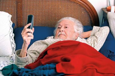 Reconocen y felicitan al autor