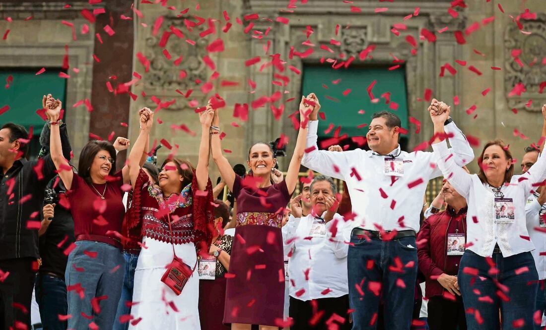 La candidata presidencial de la coalición Sigamos Haciendo Historia, Claudia Sheinbaum, cerró su campaña presidencial con una concentración masiva en la Plaza de la Constitución, en la Ciudad de México. Foto: Diego Simón Sánchez | El Universal