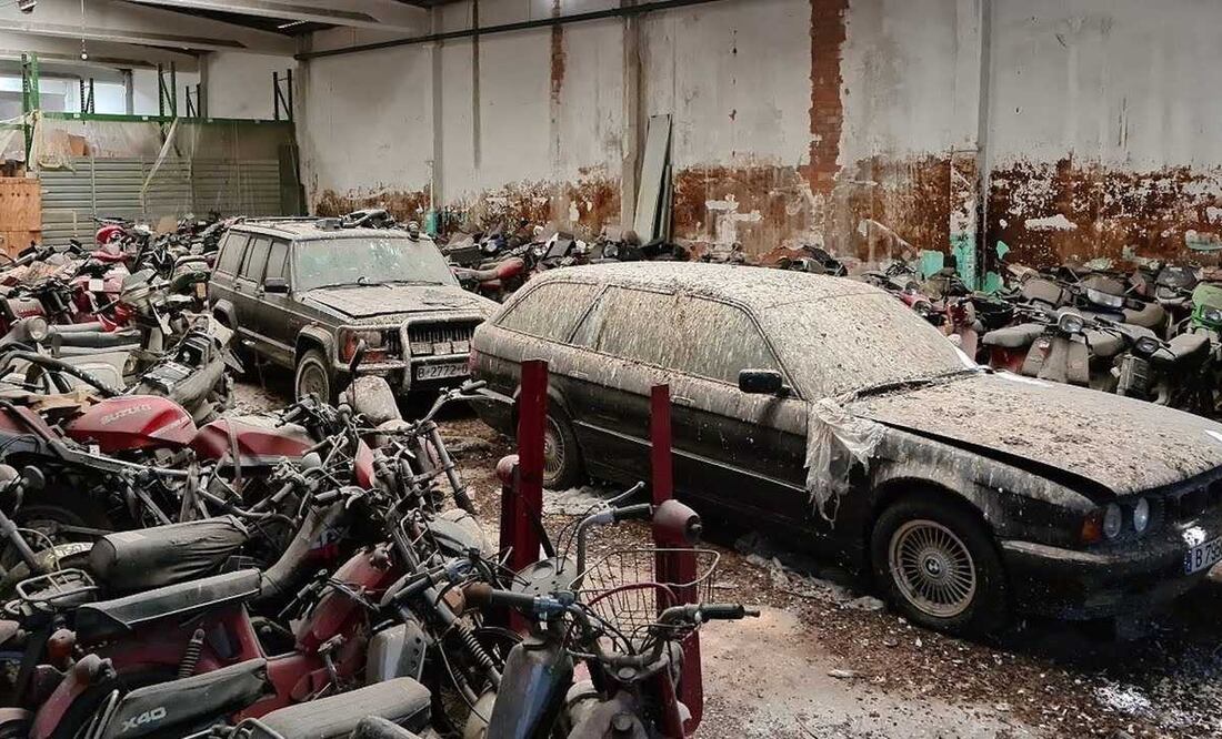 A subasta autos de lujo encontrados en agencia abandonada