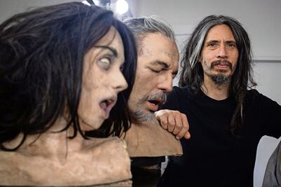 El artista que moldea pesadillas en el cine mexicano